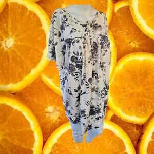 White and Black Floral‎ Design with 1/4 Button Top Size 2XL